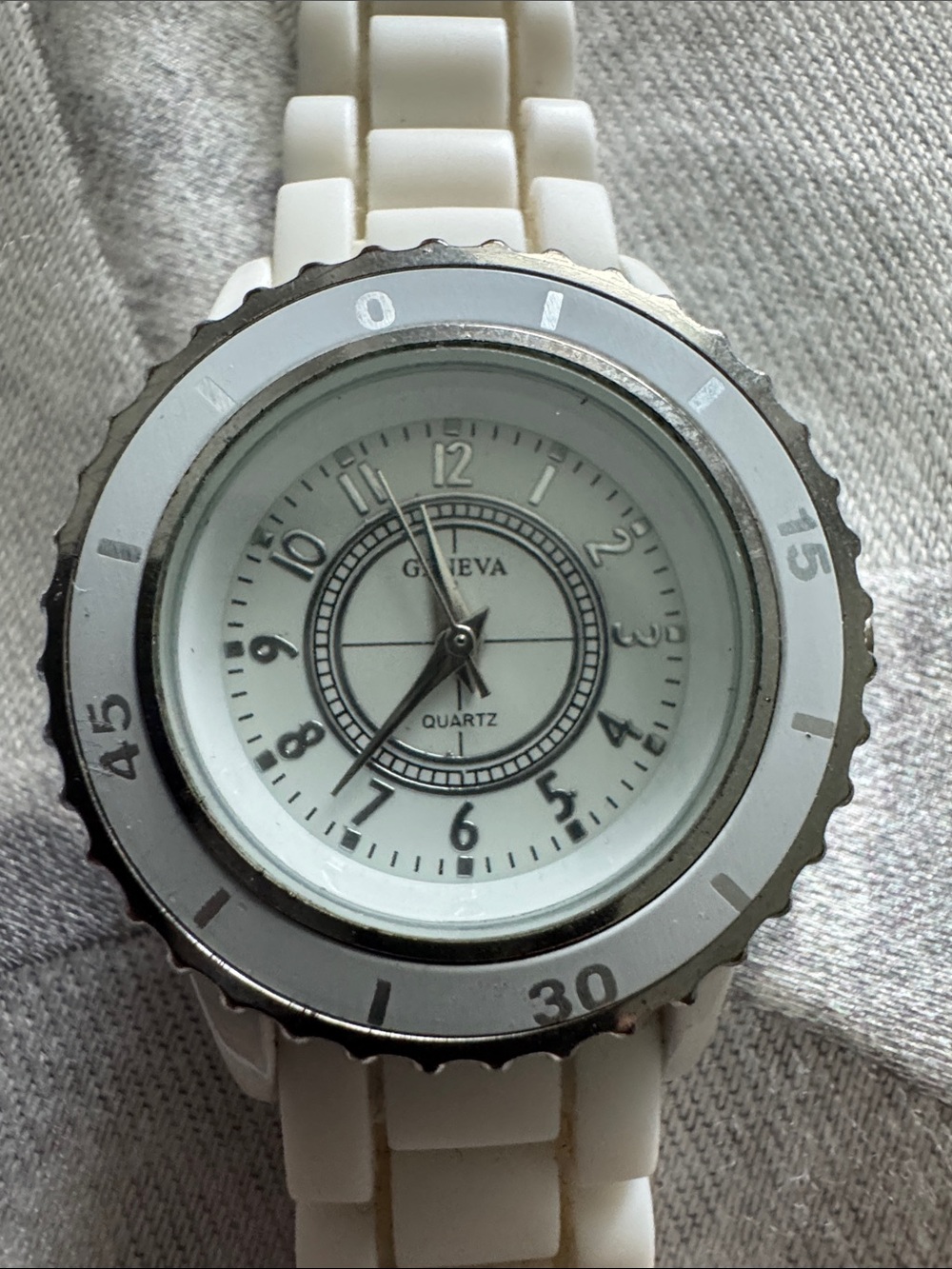 Geneva White Silicone Fashion Watch - Picture 2 of 7